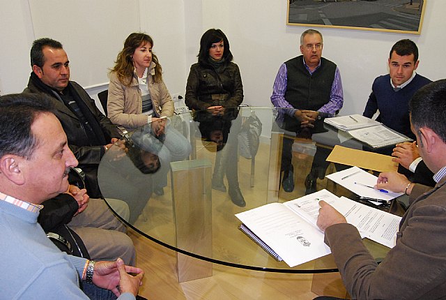 El alcalde se reúne con la junta directiva del Ilustre Cabildo Superior de Procesiones de Totana, Foto 2