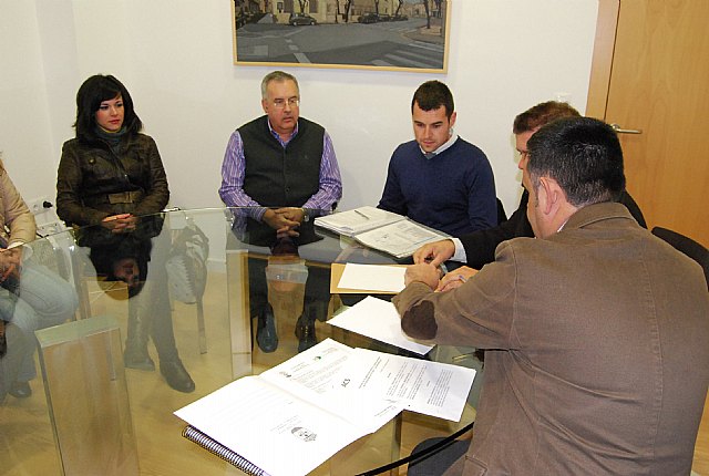 El alcalde se reúne con la junta directiva del Ilustre Cabildo Superior de Procesiones de Totana, Foto 3