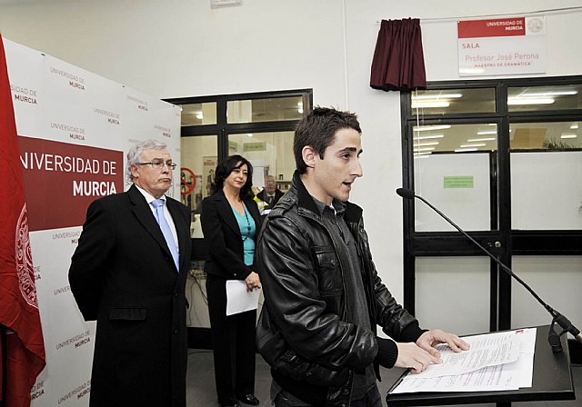 La Universidad de Murcia ofreció  un homenaje al fallecido profesor José  Perona con una sala que lleva su nombre - 1, Foto 1