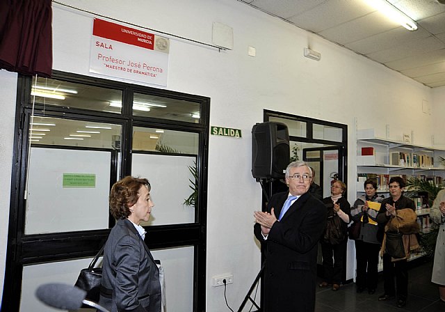 La Universidad de Murcia ofreció  un homenaje al fallecido profesor José  Perona con una sala que lleva su nombre - 2, Foto 2
