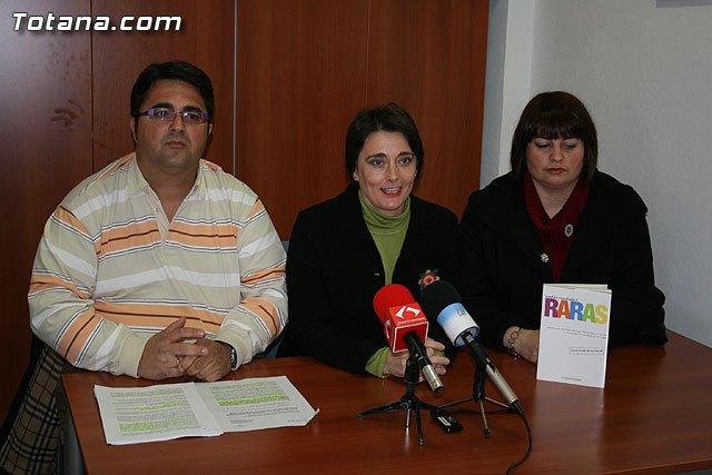 El local social de la Asociación de Enfermedades Raras de la Región de Murcia D’Genes ha acogido la presentación del libro Manual de Humanidad - 2, Foto 2