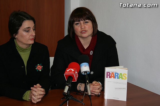 El local social de la Asociación de Enfermedades Raras de la Región de Murcia D’Genes ha acogido la presentación del libro Manual de Humanidad - 3, Foto 3
