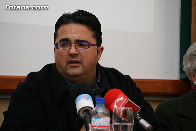 Ms de una treintena de alumnos participan en el curso “Cuidados y trato adecuado en las personas mayores”, que fue inaugurado ayer - 9