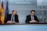 El ministro del Interior y el alcalde de Jumilla han firmado el convenio para la construcción del cuartel