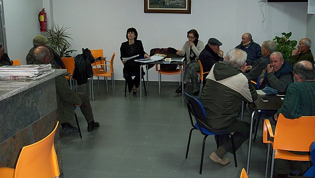 Organize briefings on the revaluation of the Pension 2010 in the Senior Centers of Totana and the Paretn, Foto 3