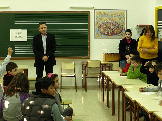 Alumnos del colegio Diego Martínez Rico de Ceutí  convocan al alcalde a una rueda de prensa - 1, Foto 1