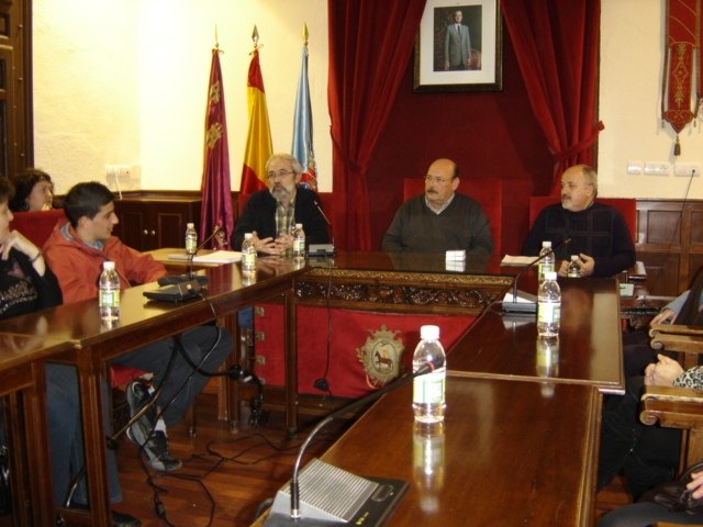 El alcalde hace entrega de los carné de Manipulador de Alimentos - 1, Foto 1