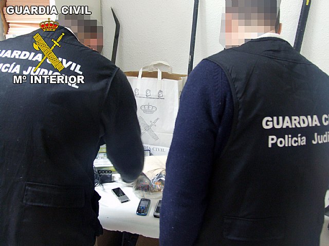 La Guardia Civil desmantela dos organizaciones especializadas en robos con violencia e intimidación con armas de fuego - 2, Foto 2