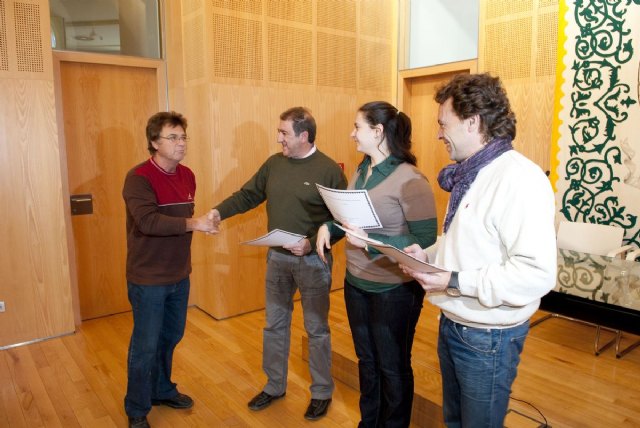 Los alumnos de los Talleres de Carpintería e Instalaciones de la ADLE reciben sus diplomas - 1, Foto 1