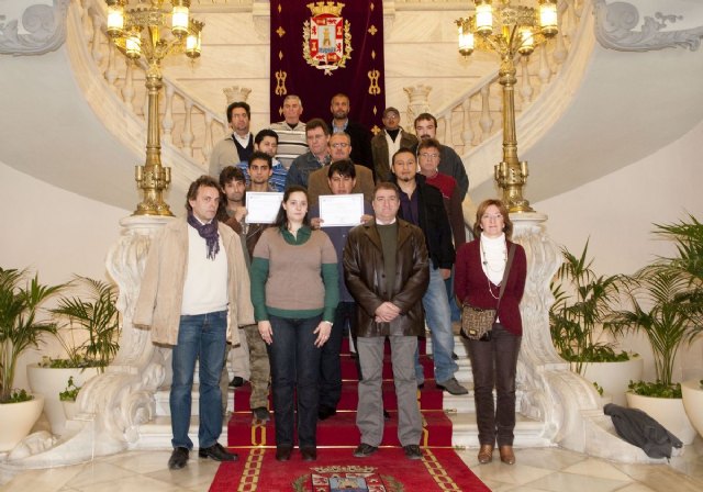 Los alumnos de los Talleres de Carpintería e Instalaciones de la ADLE reciben sus diplomas - 3, Foto 3