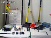 La Guardia Civil desmantela dos organizaciones especializadas en robos con violencia e intimidacin con armas de fuego