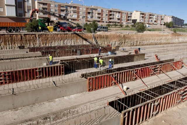 Nuevos cortes de tráfico en Urbanización Mediterráneo por el soterramiento de la Rambla - 1, Foto 1