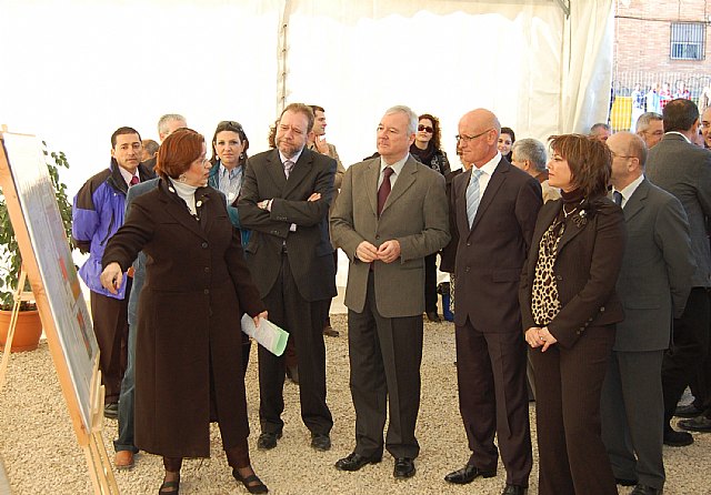 Valcárcel coloca la primera piedra del nuevo instituto de Las Torres de Cotillas - 1, Foto 1