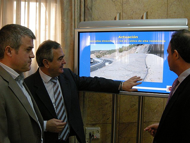 El Ministerio de Fomento invierte 1,4 millones de euros en la protección de las laderas del Puerto de la Cadena - 1, Foto 1