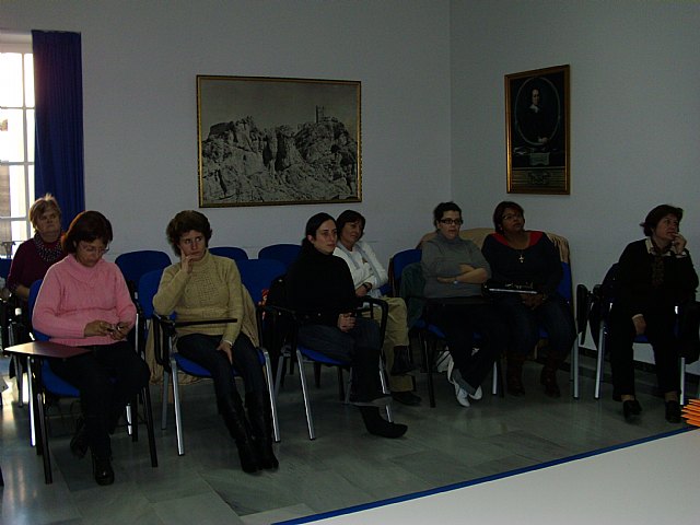 El Ayuntamiento está impartiendo el IX Curso de Formación de Voluntarios 2010: “Cuidate, Cuidador”, Foto 2