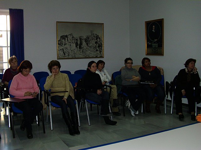 El Ayuntamiento est impartiendo el IX Curso de Formacin de Voluntarios 2010: “Cuidate, Cuidador”, Foto 2