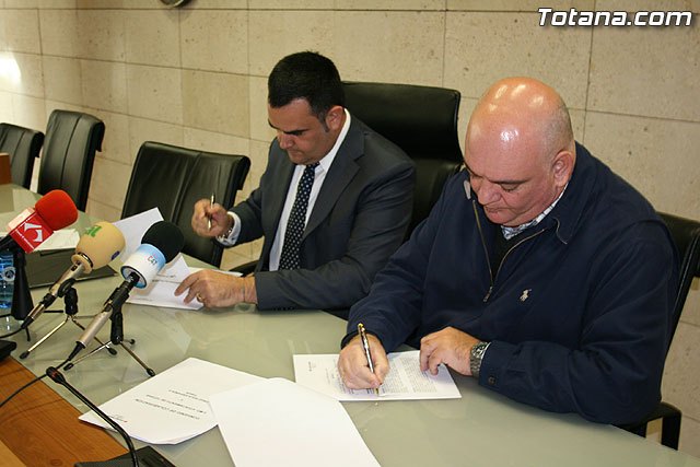 El ayuntamiento firma un convenio de colaboración con Cruz Roja para la atención integral de la violencia familiar por importe de 3.000 euros - 1, Foto 1
