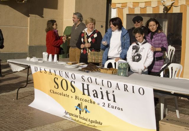Ms de doscientas personas acudieron ayer a la convocatoria de AVA, que don ocho bizcochos al Centro Ocupacional Urci - 1