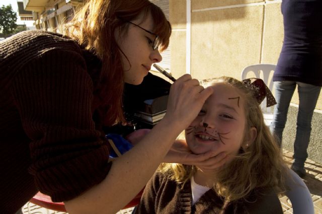 Ms de doscientas personas acudieron ayer a la convocatoria de AVA, que don ocho bizcochos al Centro Ocupacional Urci - 3