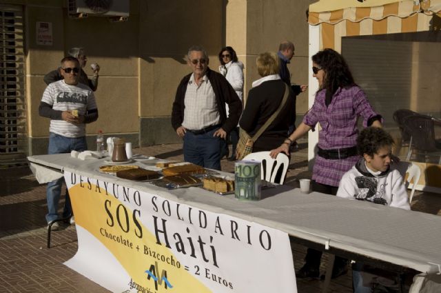 Ms de doscientas personas acudieron ayer a la convocatoria de AVA, que don ocho bizcochos al Centro Ocupacional Urci - 6