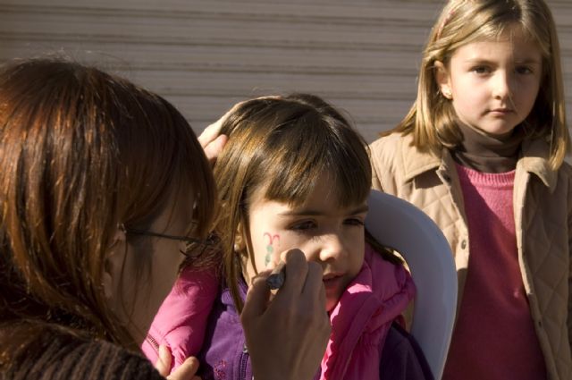 Ms de doscientas personas acudieron ayer a la convocatoria de AVA, que don ocho bizcochos al Centro Ocupacional Urci - 9