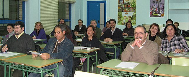 Un centenar de empleados públicos de la Comunidad refuerza su inglés en la Escuela Oficial de Idiomas - 1, Foto 1