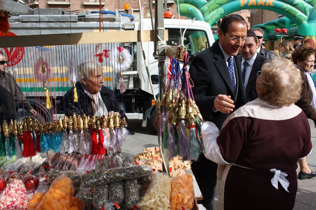 El Alcalde participa en la bendición de las candelas junto a los vecinos de Santa Eulalia - 1, Foto 1