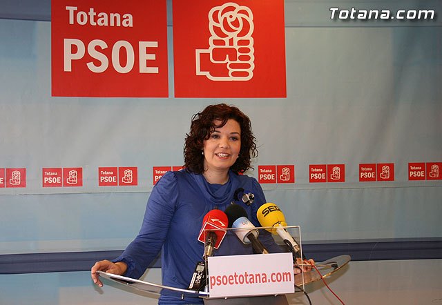 PSOE: Alrededor de doscientos alumnos de quinto de primaria de Totana se quedarán sin ordenador portátil, Foto 1