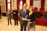 El IMAS, la periodista Olimpia Navarro y la clase de 6º de primaria de un colegio de Almansa, destacados con el “Premio Abuelos”