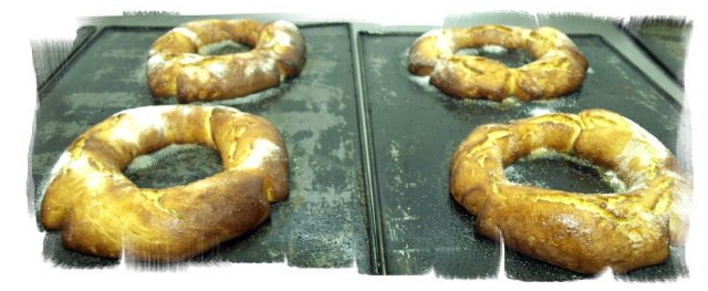 Las roscas bendecidas son muy populares en Abarán, donde año tras año se mantiene esta deliciosa tradición., Foto 1