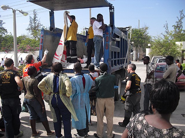 Bomberos en Acción trabaja en las tareas de apuntalamiento de varios hospitales en Haití - 1, Foto 1