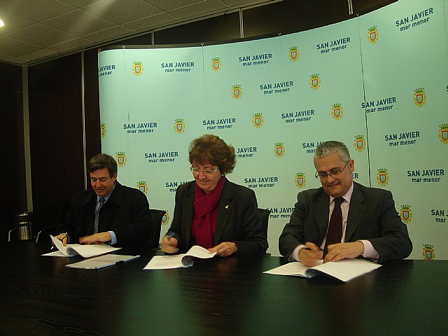 Los estudiantes de  La Manga se beneficiarán por primera vez de la bonificación del 50 por ciento del transporte a Murcia  y Cartagena - 1, Foto 1