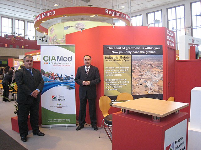 La delegación totanera están dando a conocer a los empresarios y a las asociaciones empresariales el proyecto de la Ciudad Alimentaria del Mediterráneo, Foto 1