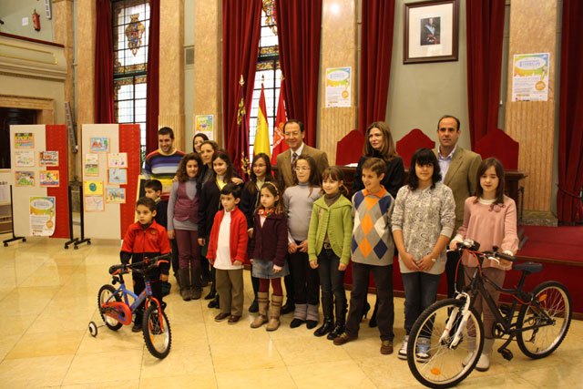 El Alcalde entrega premios a los escolares que se preocupan por “el clima de la ciudad” - 1, Foto 1