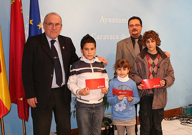 El ayuntamiento entrega los premios a los niños ganadores del concurso del Belén municipal - 1, Foto 1