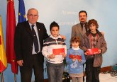 El ayuntamiento entrega los premios a los niños ganadores del concurso del Belén municipal
