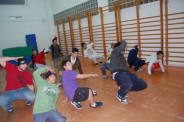 Una quincena de jóvenes asisten a un curso de Brake Dance - 1, Foto 1