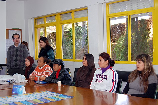 El Ayuntamiento de Alguazas colabora en un proyecto para favorecer la integración de las mujeres inmigrantes - 1, Foto 1