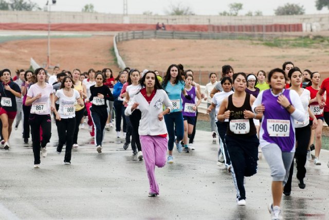 La lluvia no impide a más de 1.000 escolares participar en la Final Regional de Cross - 1, Foto 1