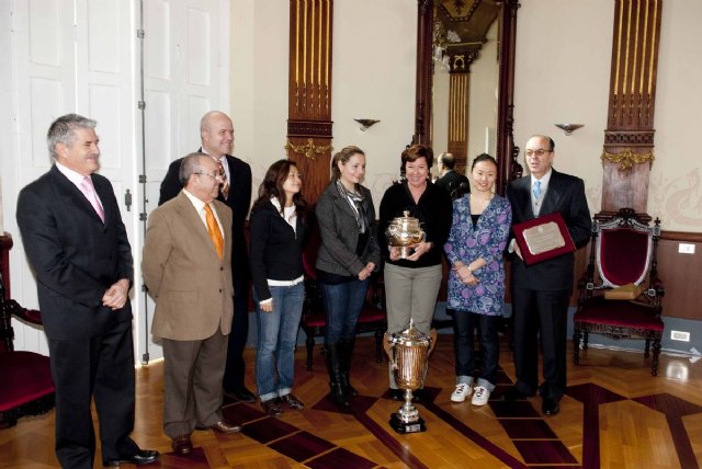 El UCAM Cartagena Tenis de Mesa le lleva a la alcaldesa la Copa de la Reina - 2, Foto 2