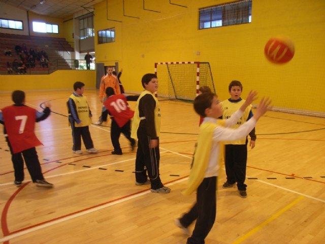 La concejalía de Deportes organiza una jornada de baloncesto benjamín enmarcada en los juegos escolares del programa de Deporte Escolar, Foto 3