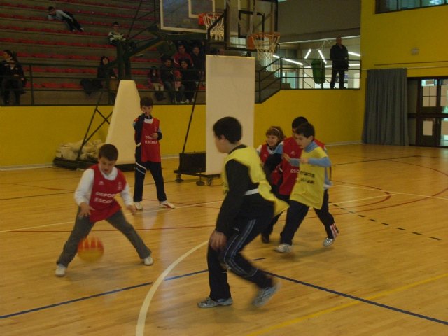 La concejalía de Deportes organiza una jornada de baloncesto benjamín enmarcada en los juegos escolares del programa de Deporte Escolar - 4, Foto 4