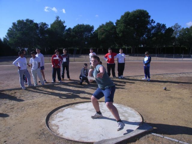 Ms de 120 escolares de los diferentes centros de enseñanza de la localidad participaron en la jornada de atletismo de Deporte Escolar - 1