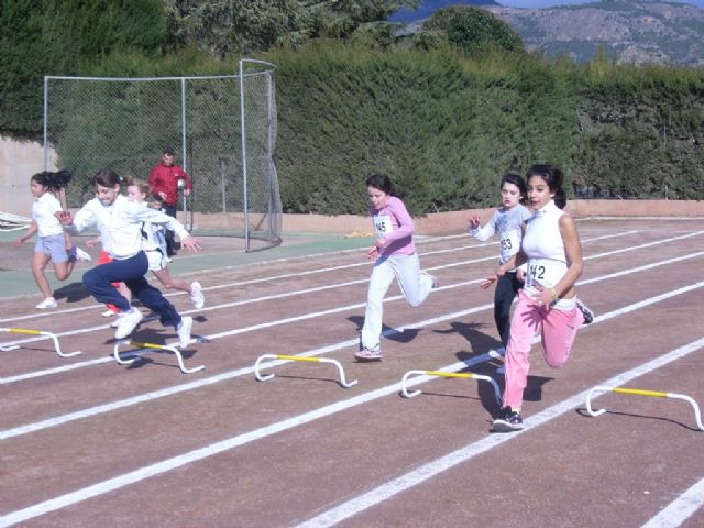 Ms de 120 escolares de los diferentes centros de enseñanza de la localidad participaron en la jornada de atletismo de Deporte Escolar - 4