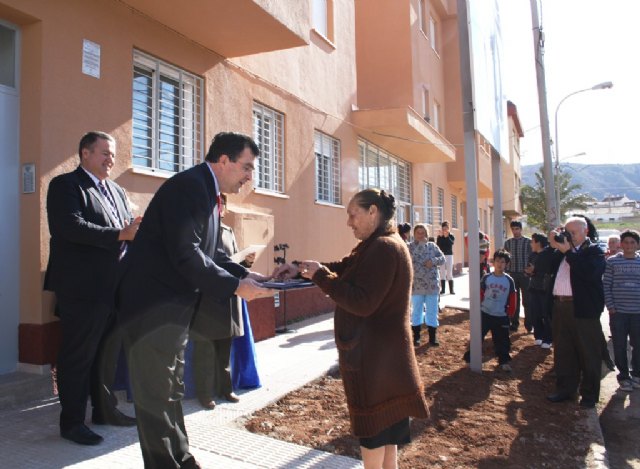 La Comunidad entrega 23 nuevas viviendas rehabilitadas en el barrio de San Gil de La Unión - 1, Foto 1