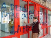 Agraden la sede del PSOE local con pintadas