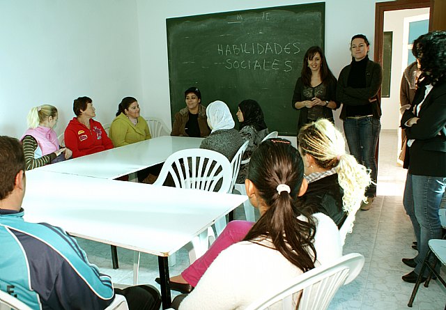 Puerto Lumbreras pone en marcha un programa formativo para incrementar las habilidades sociales de personas en riesgo de exclusión social - 1, Foto 1