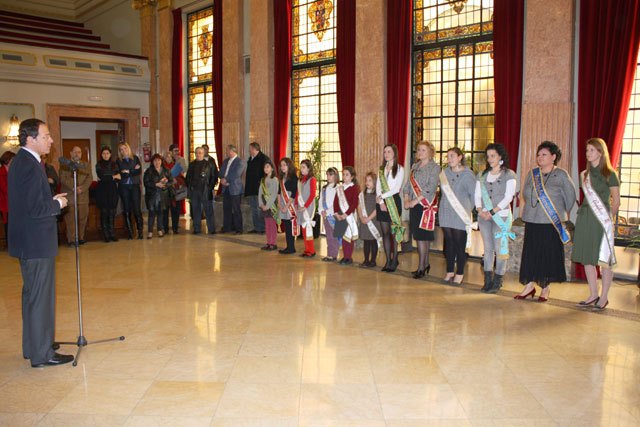 El Alcalde recibe a las candidatas a Abanderada de la Fiesta de Moros y Cristianos - 1, Foto 1