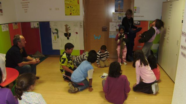 Voluntarios britnicos apoyan el aprendizaje del ingls en Totana - 3