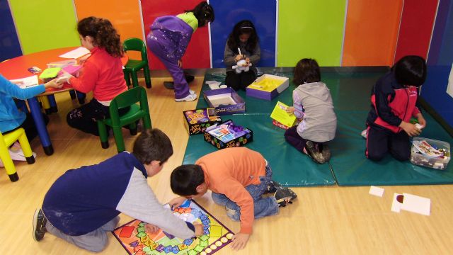 Voluntarios britnicos apoyan el aprendizaje del ingls en Totana - 4